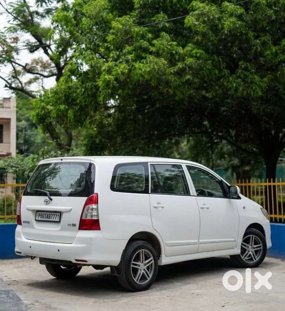 Toyota Innova 2.5 Gx (diesel) 7 Seater Bs Iv, 2015, Diesel