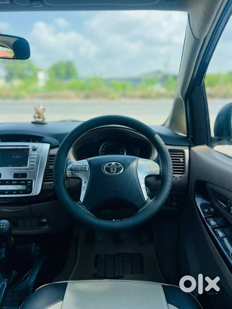 Toyota Innova 2.5 V Diesel 8-seater, 2016, Diesel