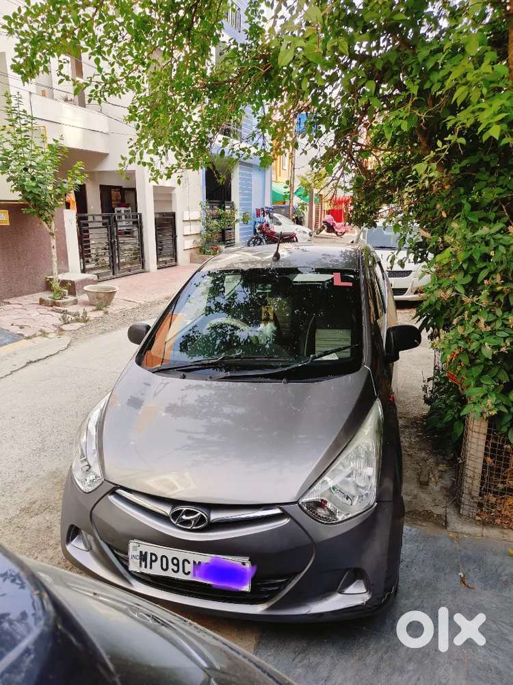 Hyundai Eon 2013 Petrol. Well Maintained, Original Company Color.