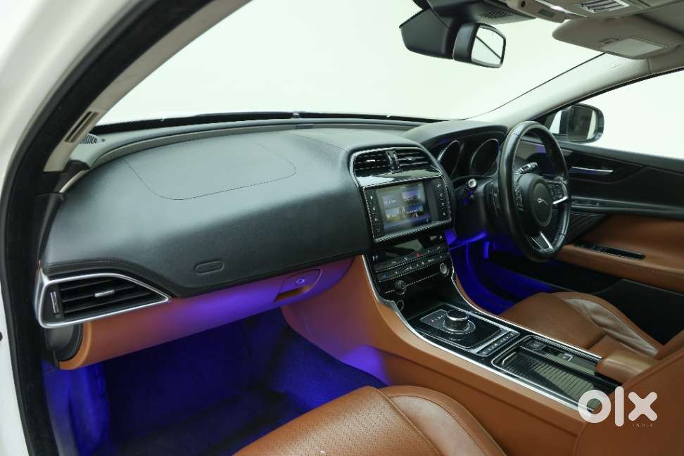 Jaguar Xe Portfolio, 2018, Petrol