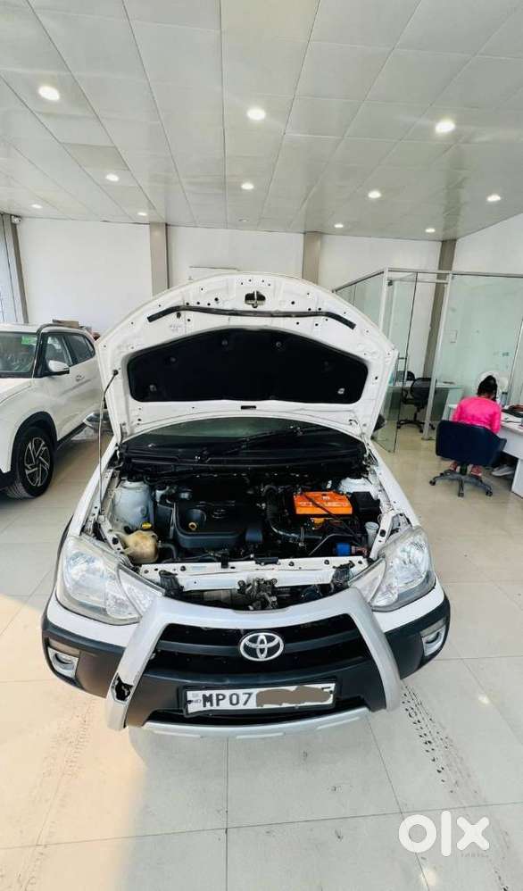 Toyota Etios Cross, 2014