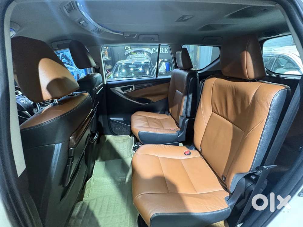 Toyota Innova Crysta 2.8 Zx At 7 Seater, 2017, Diesel