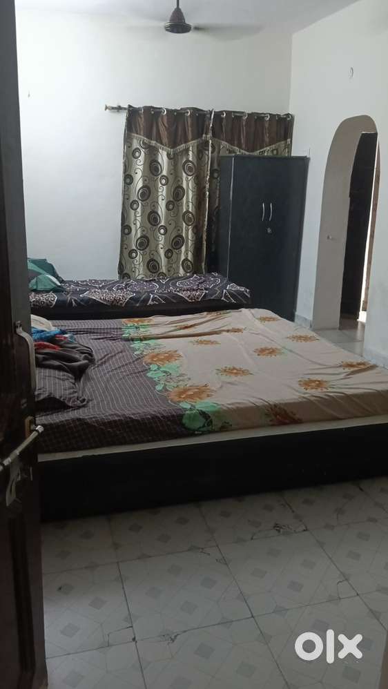 Girls PG room available for rent- near CL Dav school