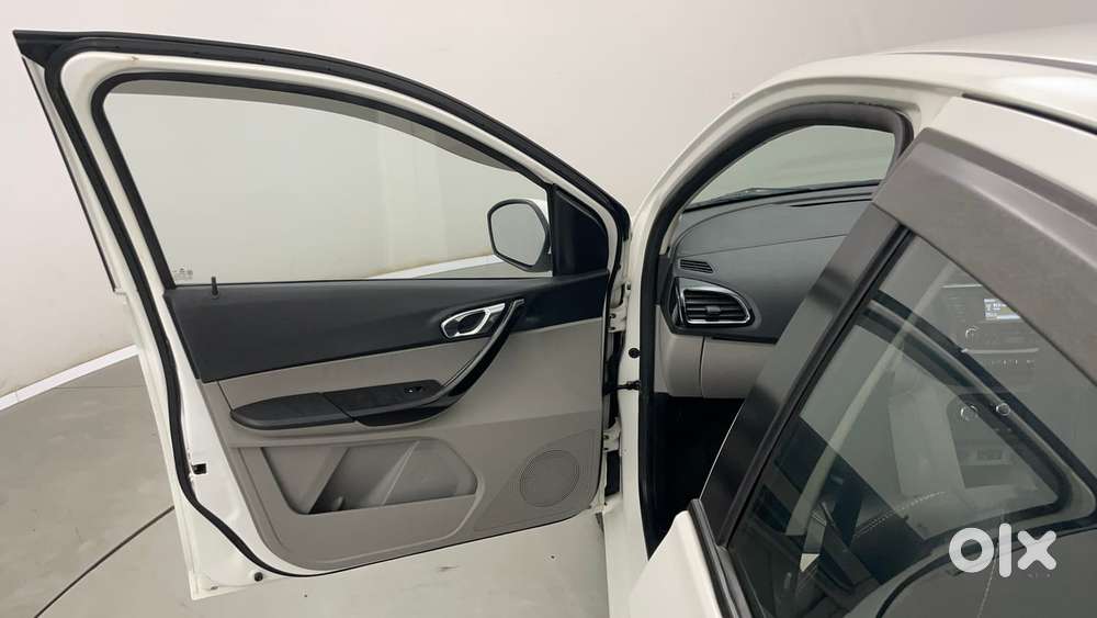 Tata Tiago Xz, 2016, Petrol