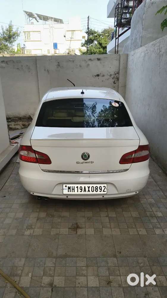 Skoda Superb 2011 Petrol 70000 Km Driven
