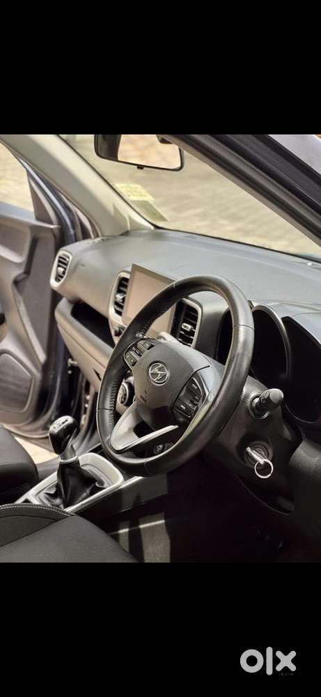 Hyundai Venue 2019 Diesel 990000 Km Driven