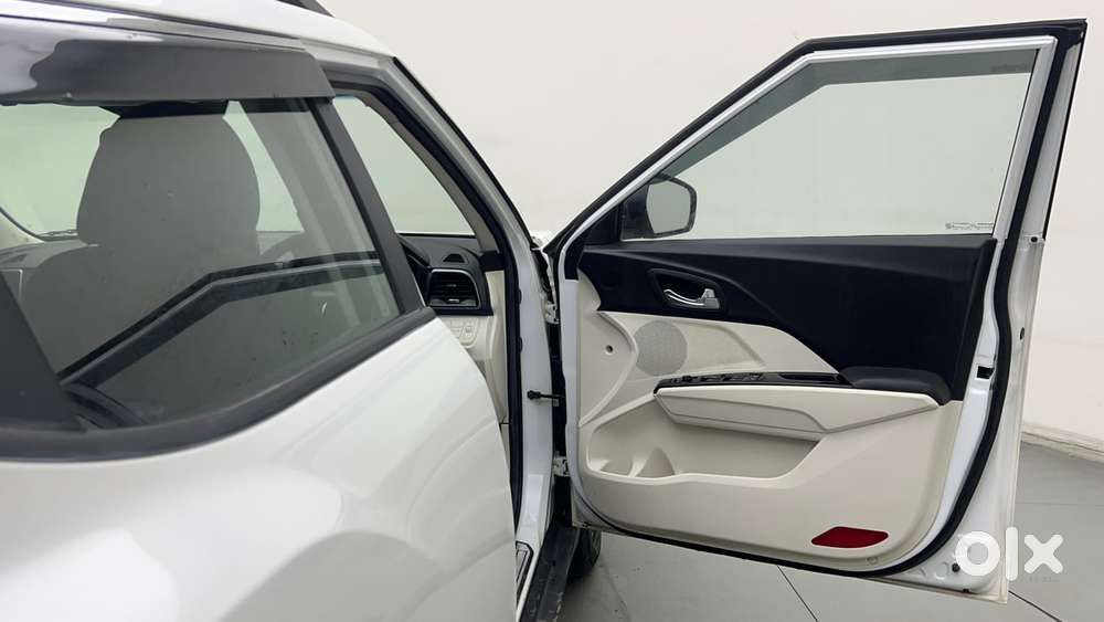 Mahindra Xuv 3xo Ax5 Pm Mt, 2024, Petrol