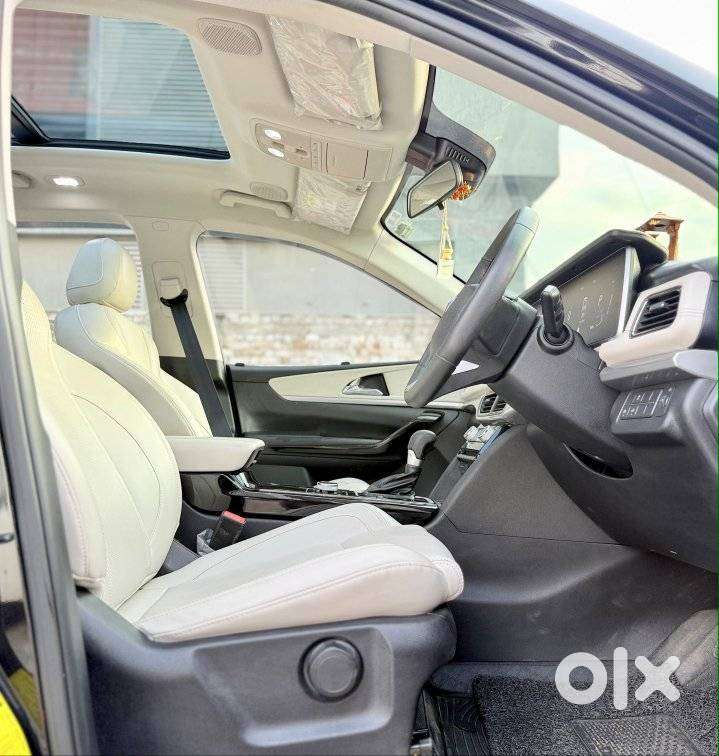 Mahindra Xuv700 2.2 Ax 7 Diesel At Luxury Pack Str, 2025, Diesel