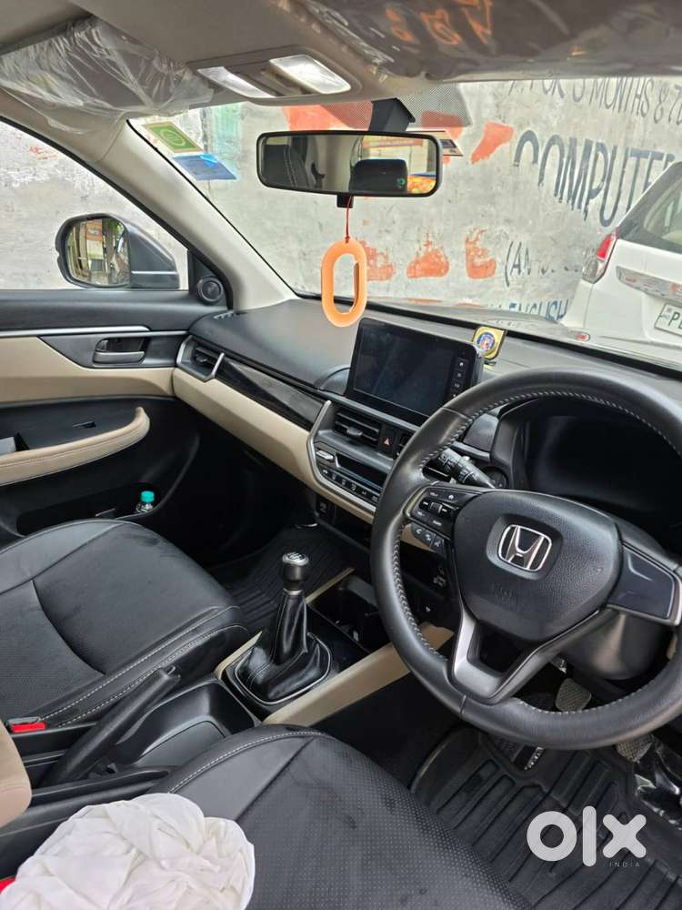 Honda Elevate ( Late 2023 Regd In Jan' 24), New(< 8k Driven), Sunroof