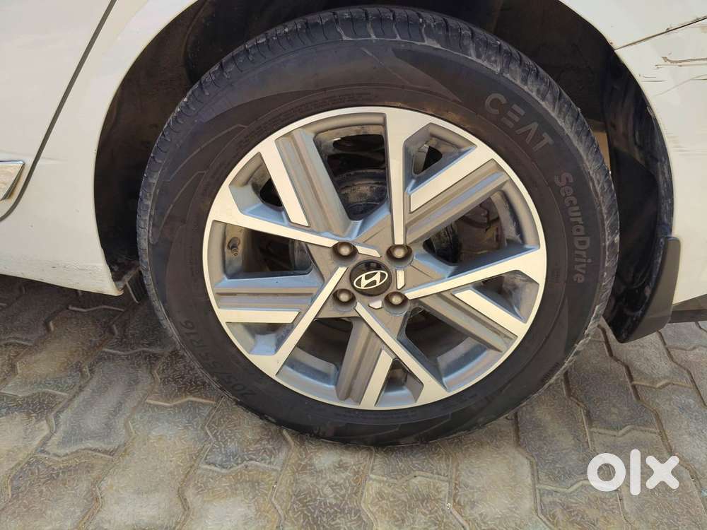 Hyundai Verna 1.5 Sx (o) Vtvt Ivt, 2023, Petrol