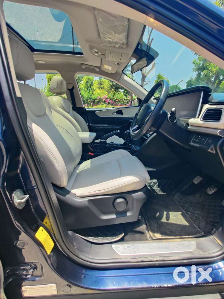Mahindra Xuv700 2.0 Ax 7 Petrol Mt Str, 2021, Petrol
