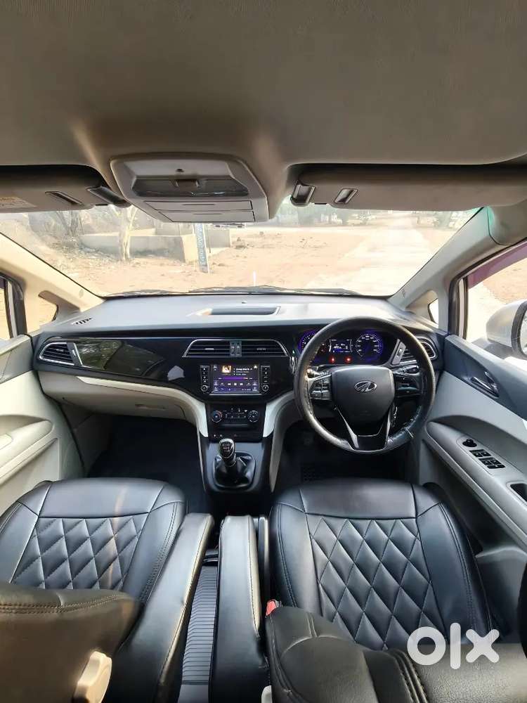Mahindra Marazzo M6