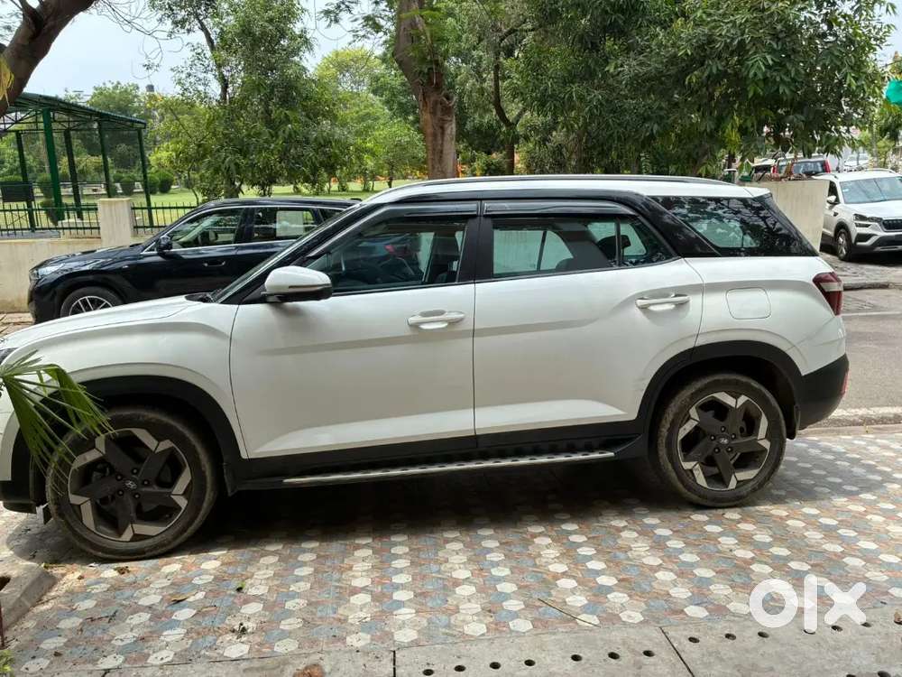 Hyundai Alcazar 2023 Diesel Well Maintained
