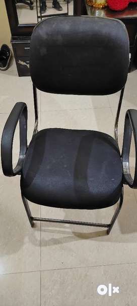 Old office best sale chair olx