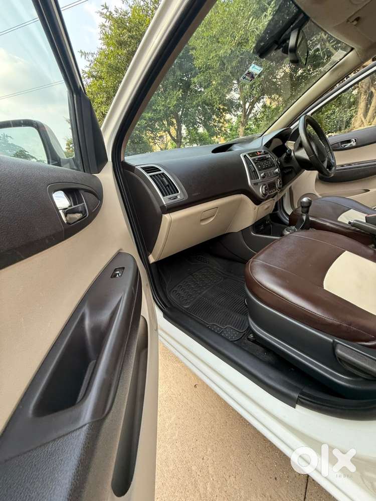 Hyundai I20 Asta 2014 Petrol Car Only Serviced By Hundai