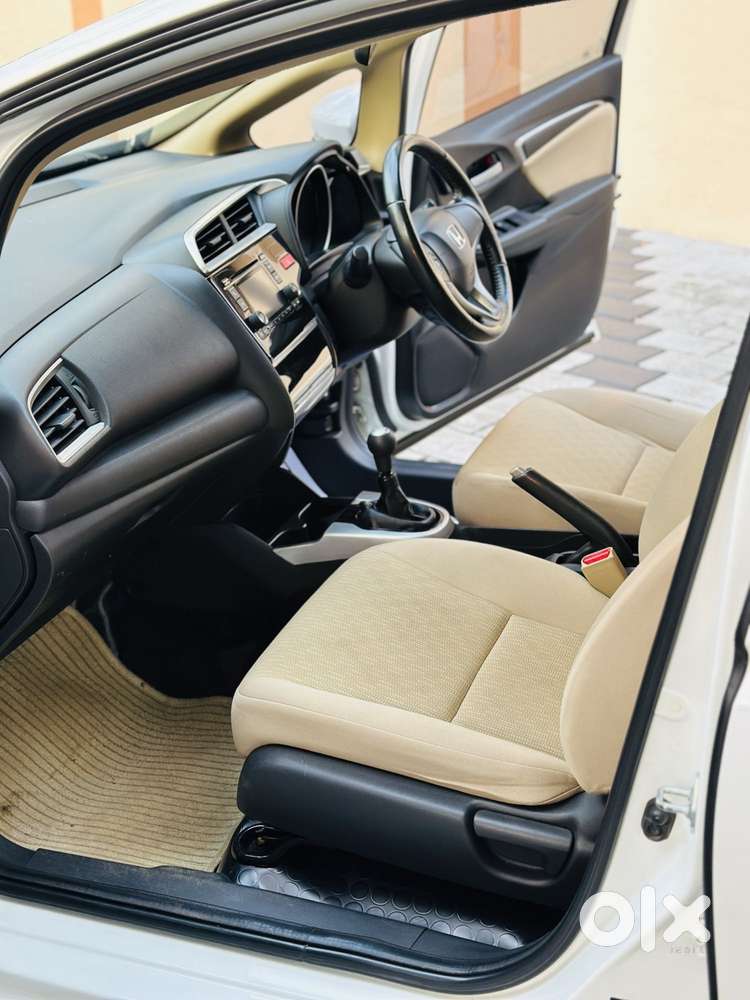 Honda Jazz V Mt Privilege, 2015, Petrol