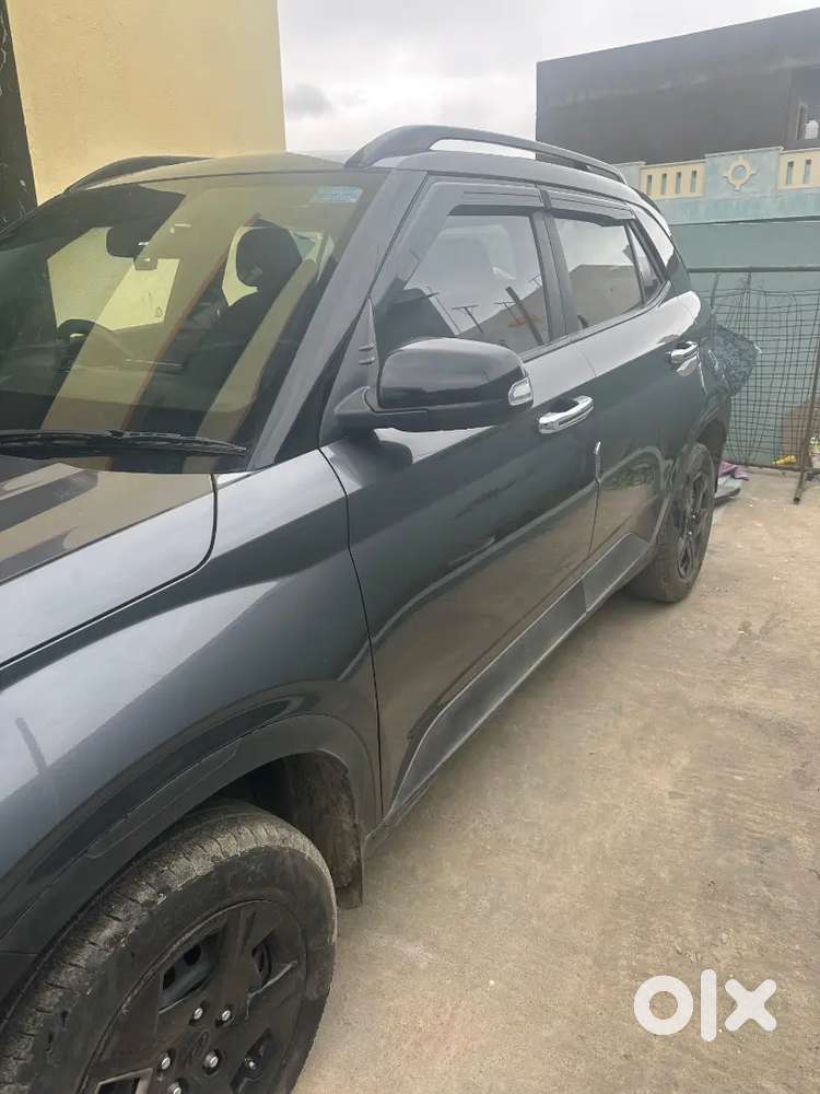 Hyundai Venue 2023 Petrol 27100 Km Driven