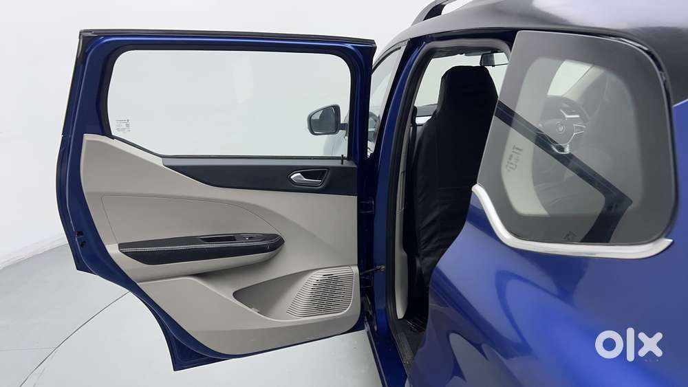 Renault Triber Rxz, 2022, Petrol