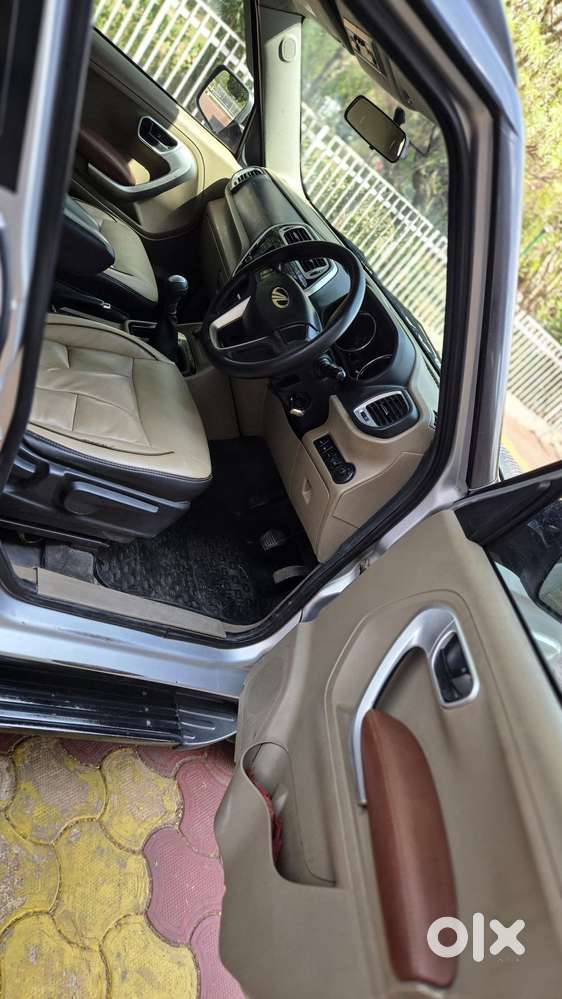 Mahindra Tuv 300 T10 Dual Tone, 2019, Diesel
