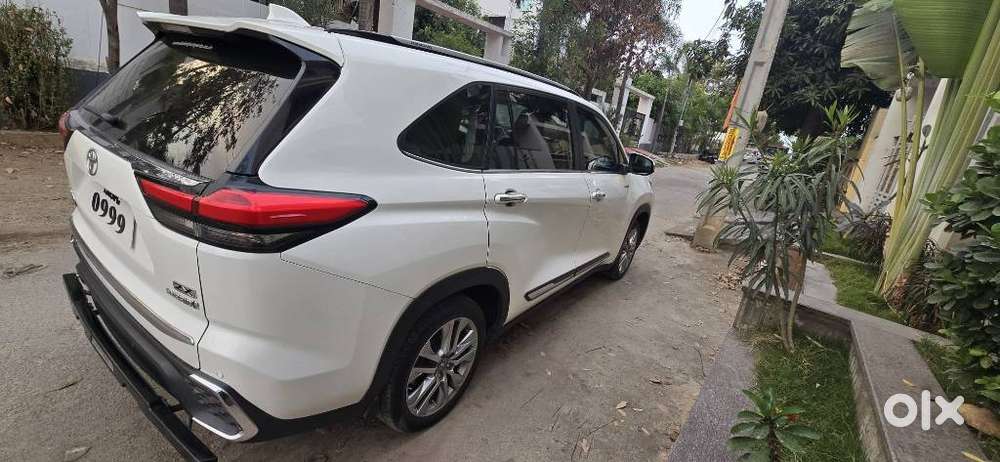 Toyota Innova Hycross 2.0 Zx (o) Hybrid 7 Str, 2023, Petrol