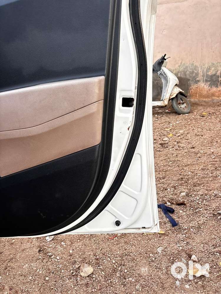 Grand I10  1 Owner  Year=2018 Petrol+cng Company Fitting Type..!