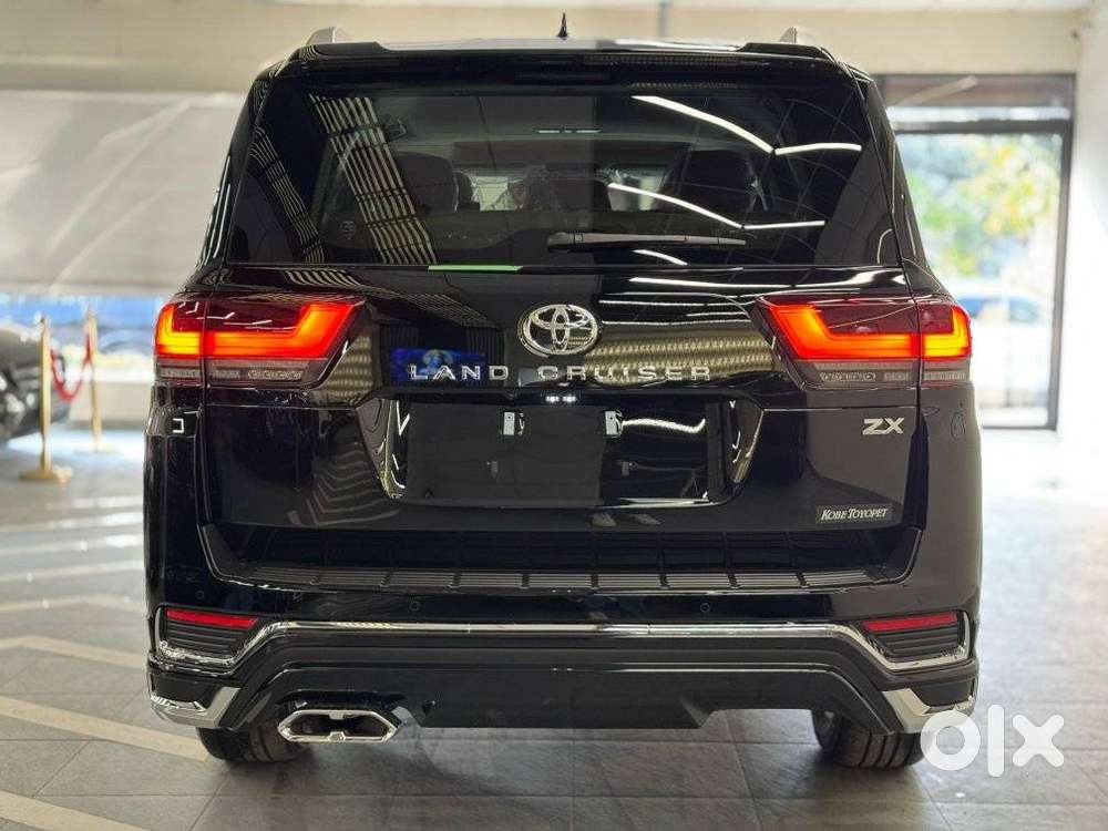 Toyota Land Cruiser Zx Petrol, 2025, Petrol