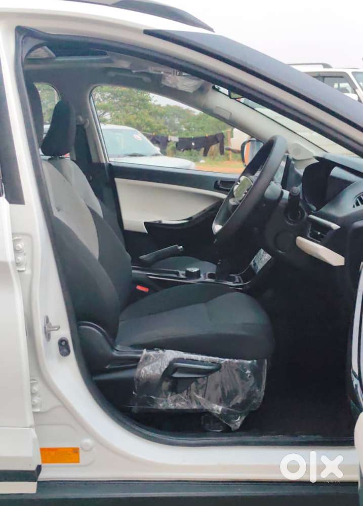 Tata Nexon Creative Plus 1.2 Revotron Petrol 6 Mt, 2024, Petrol