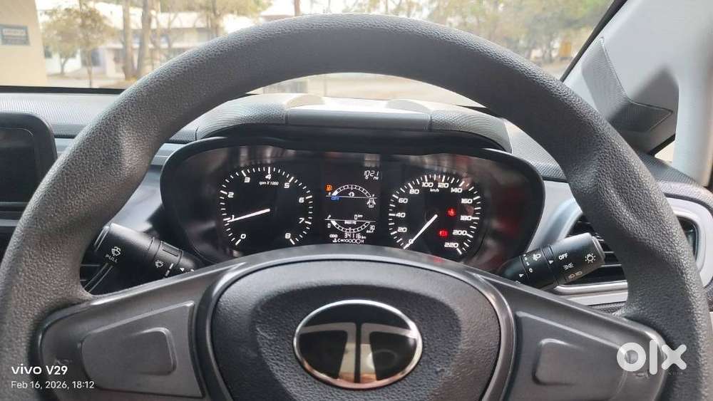 Tata Altroz 1.2 Xe, 2020, Petrol