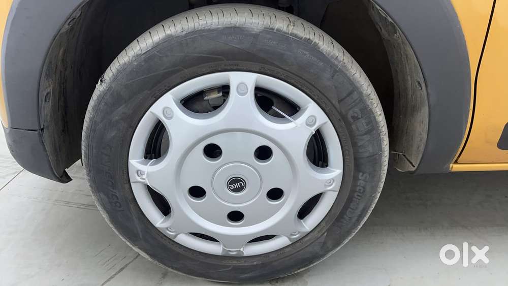 Renault Triber Rxz, 2023, Petrol