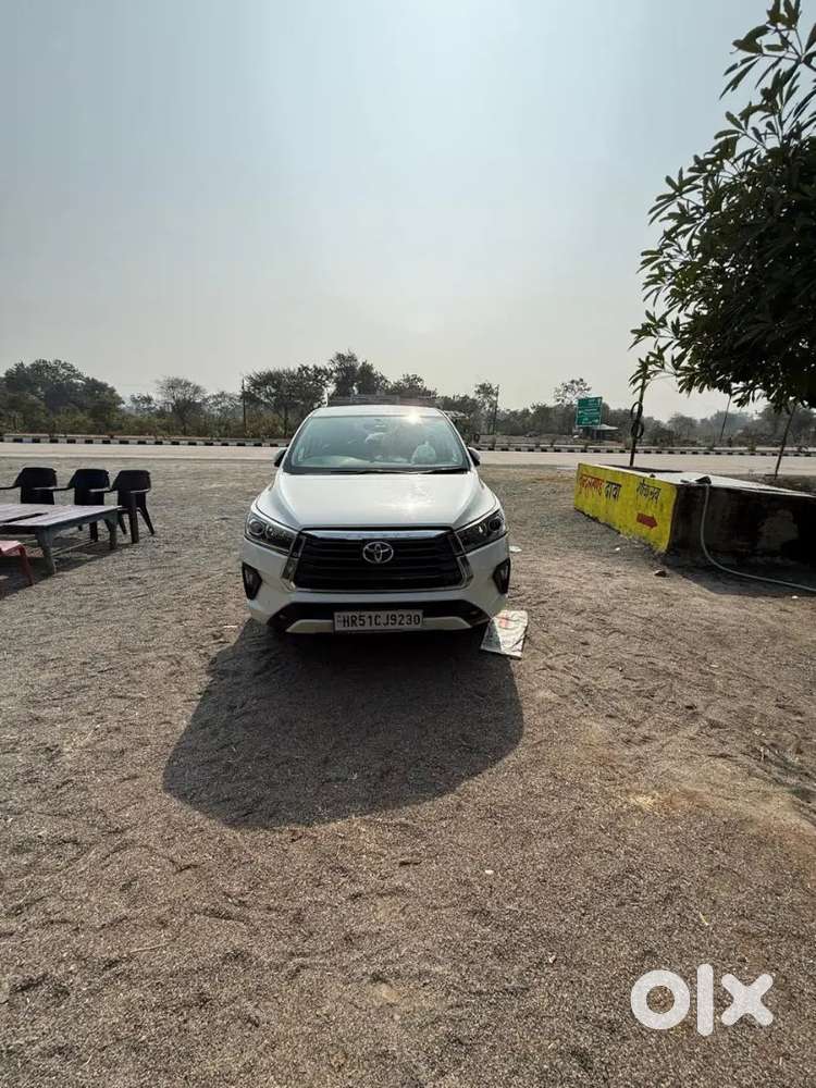Toyota Innova Crysta Petrol Manual 2023 Variant