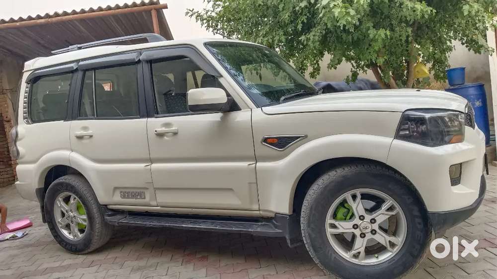 Mahindra Scorpio S10 2016