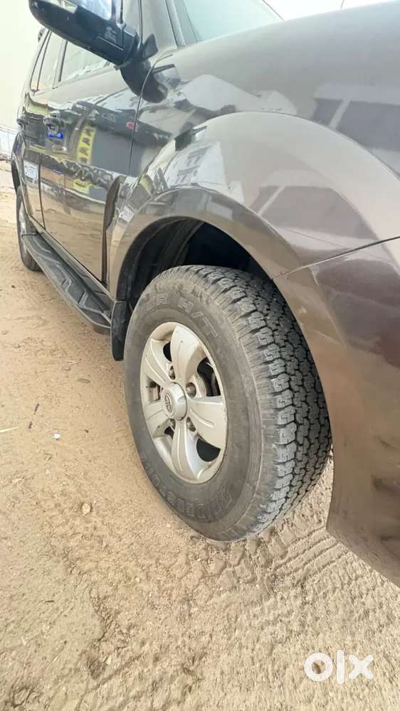 Tata Safari Storme L 2014