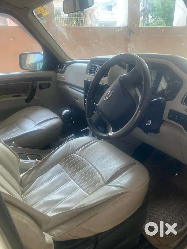 Mahindra Scorpio S6 Plus 2016 Diesel Manual
