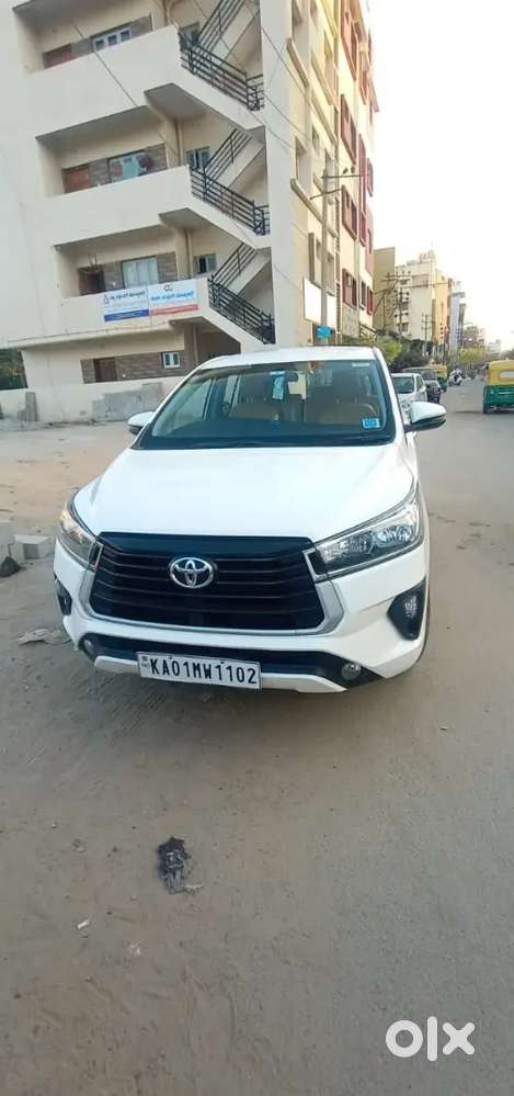 Single Owner Well Maintained Innova Crysta 2.4 G 8 Seater Car For Sale