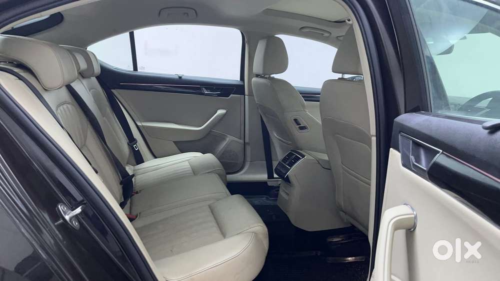 Skoda Superb L&k 1.8 Tsi At, 2021, Petrol