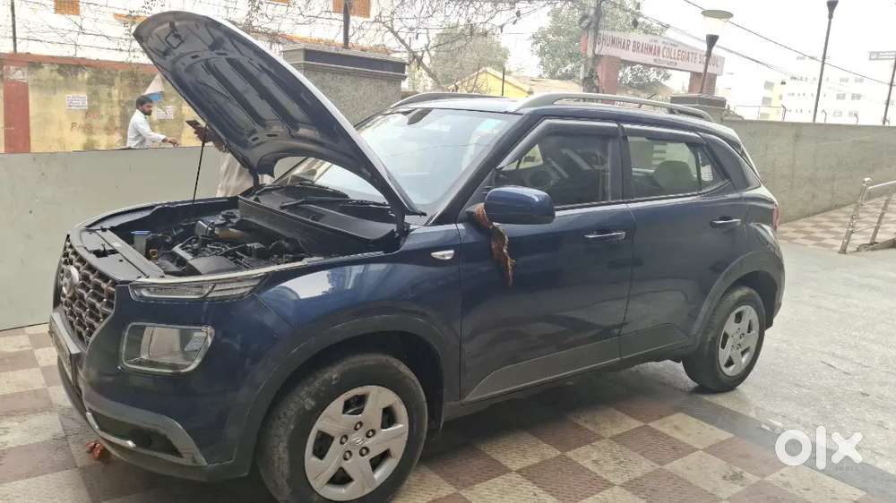 Hyundai Venue 2021 Petrol 1st Owner  Excellent Condition  39255km