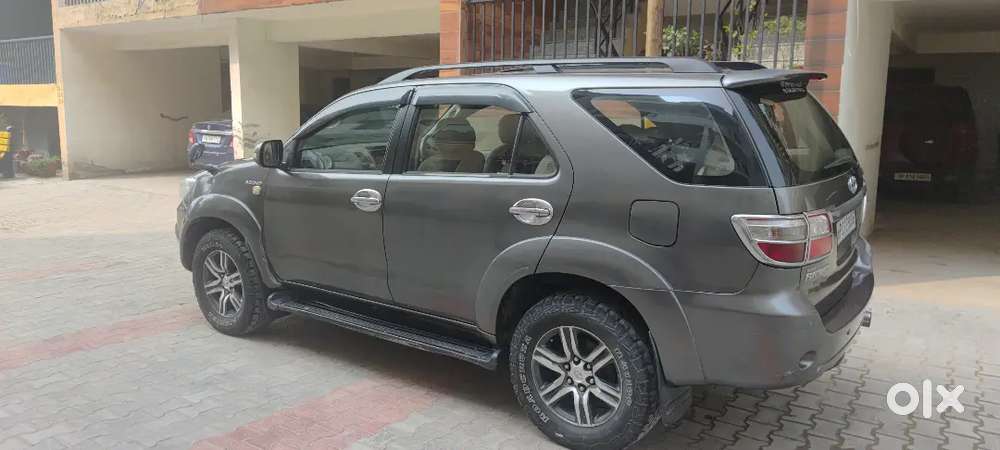Toyota Fortuner 2011 Diesel 145000 Km Driven