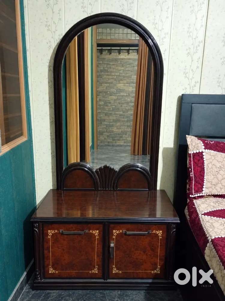 Dressing table