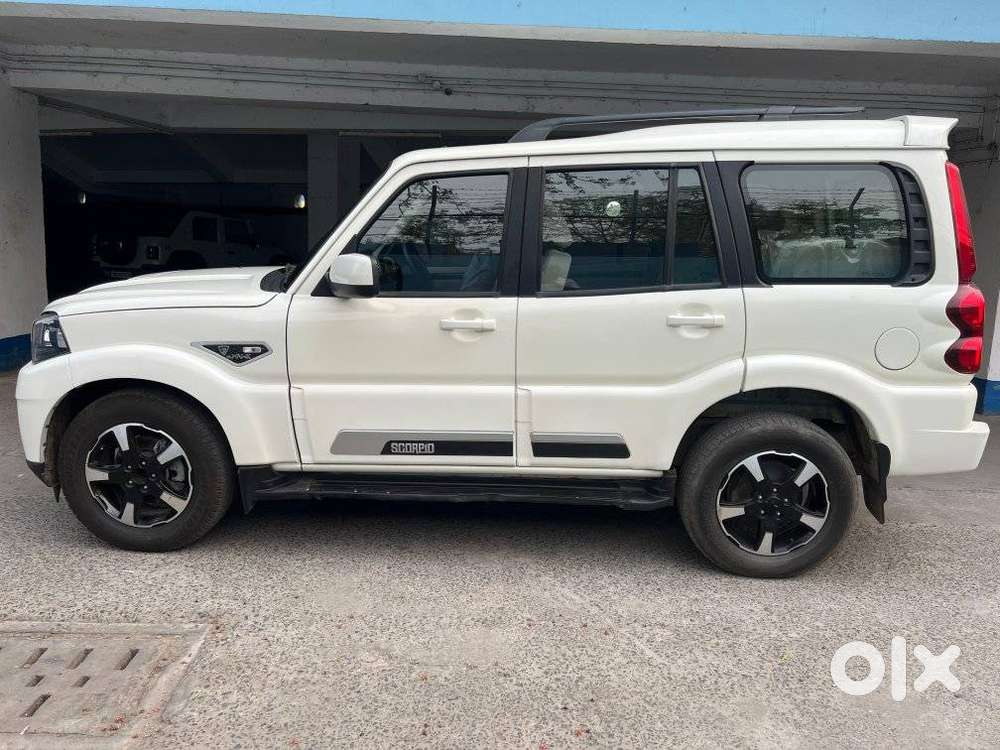 Mahindra Scorpio S11 Mt 7s, 2023, Petrol