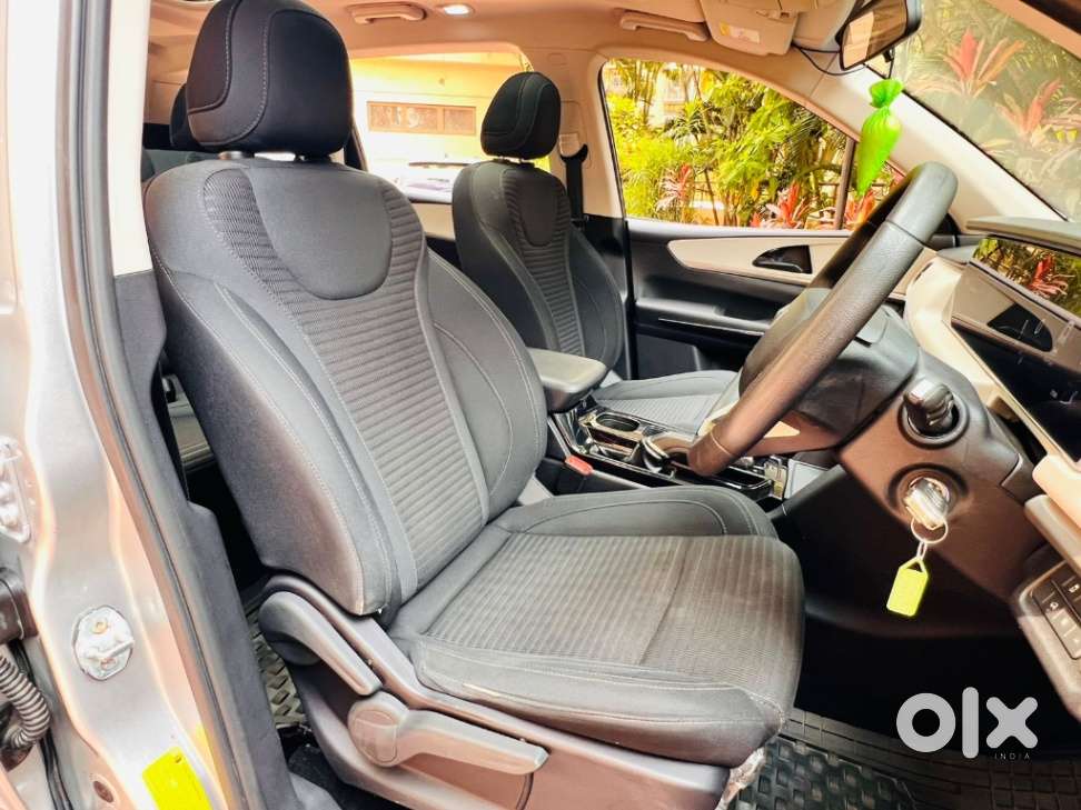 Mahindra Xuv700 2.0 Ax 5 Petrol At Str, 2022, Petrol