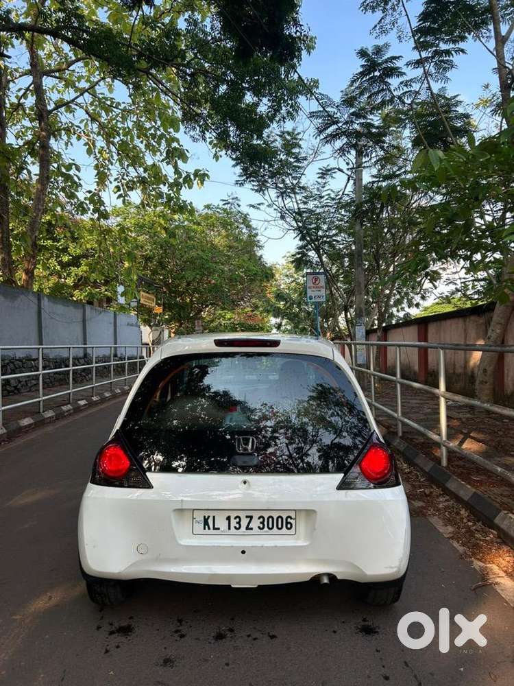 White Full Option V,a/c,power Steering,power Window And Alloy Wheels
