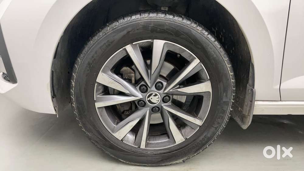 Skoda Slavia Style 1.0l Tsi Mt, 2022, Petrol