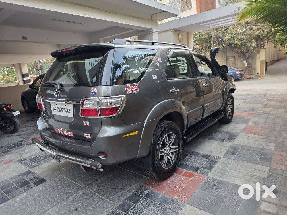Toyota Fortuner 3.0 4x4 Manual, 2011, Diesel
