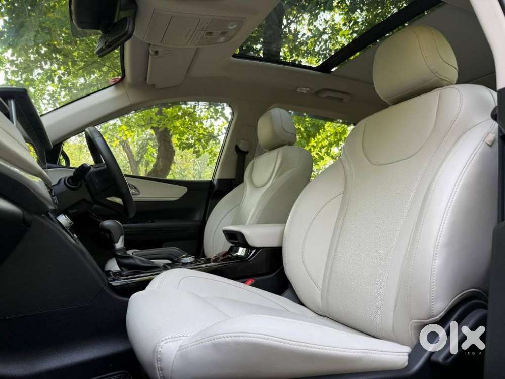 Mahindra Xuv700 2.0 Ax 7 Petrol At Str, 2024, Petrol