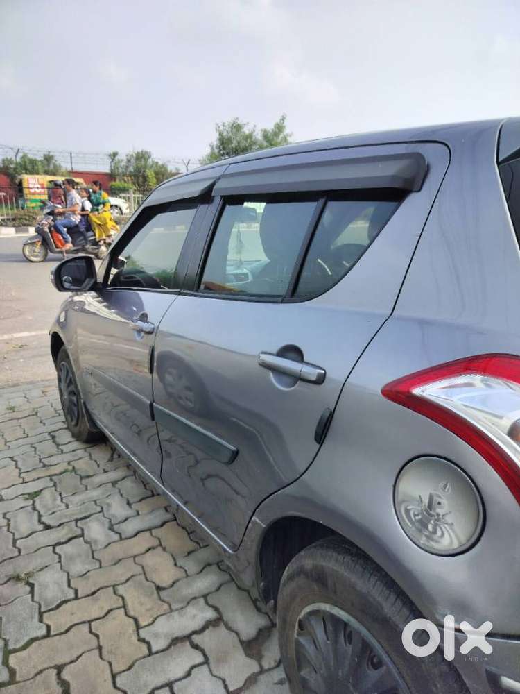 Maruti Suzuki Swift Vxi + Manual, 2013, Petrol