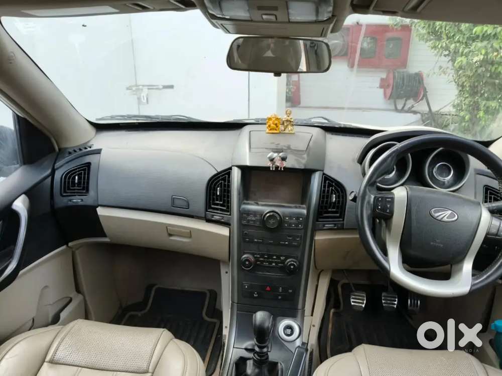 Mahindra Xuv W10 2016