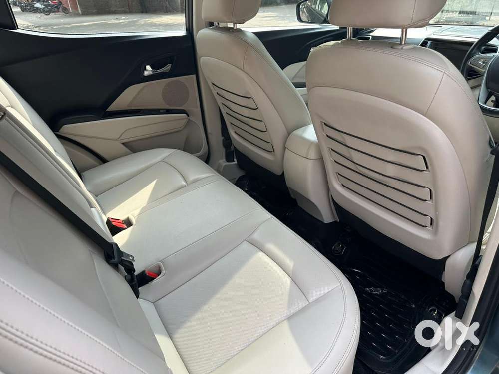 Mahindra Xuv300 W8 (o) 1.5 Diesel Amt, 2020, Diesel