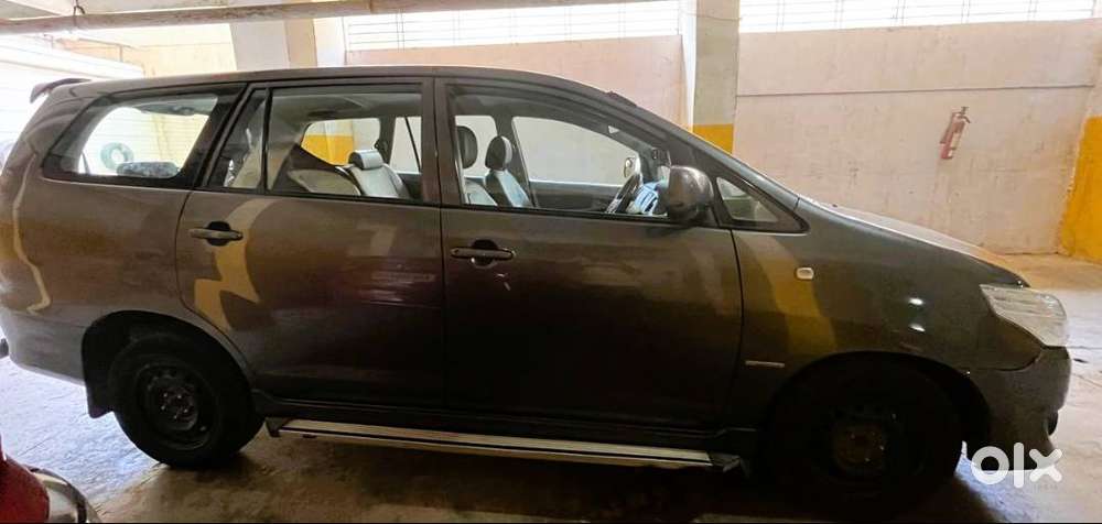 Innova 2.5 Liter, Single Owner. Periodic Toyota Service.
