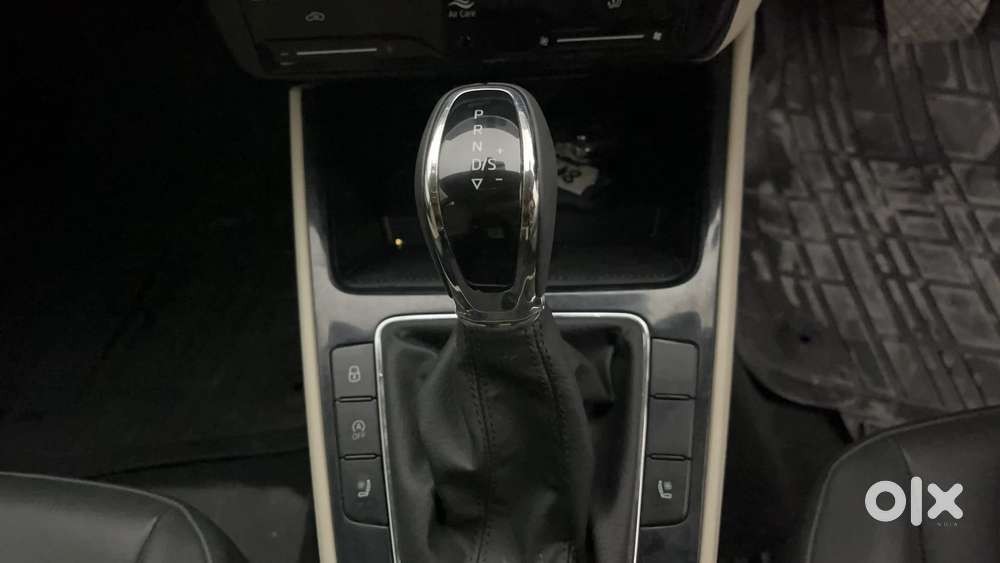 Skoda Slavia Style 1.0l Tsi At, 2022, Petrol