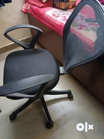 Old office best sale chair olx